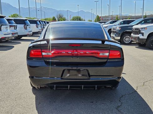Used 2012 Dodge Charger SE RWD image 4
