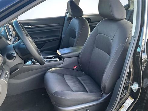 Used 2024 Nissan Altima 2.5 SV image 21