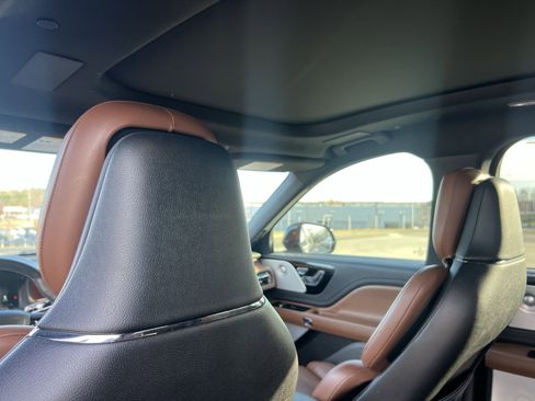 Used 2023 Lincoln Aviator Reserve w/ Equipment Group 201A image 17