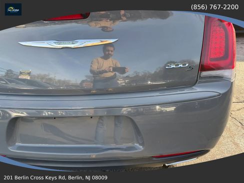 Used 2019 Chrysler 300 S image 35