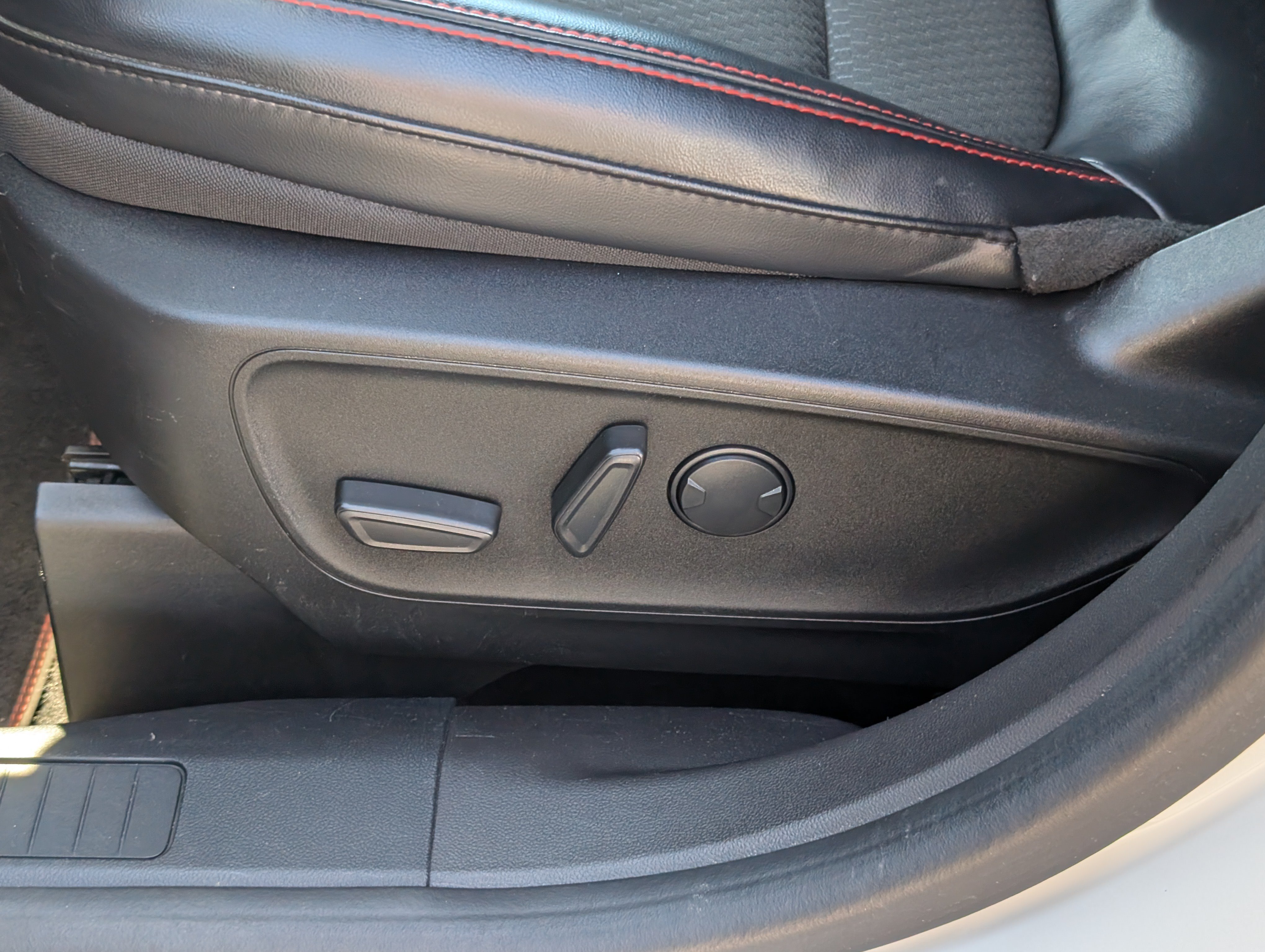 Used 2023 Ford Escape ST-Line w/ Tech Pack #1 FWD image 16