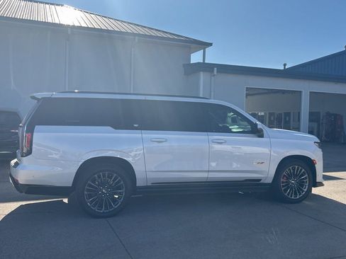 Used 2023 Cadillac Escalade ESV V image 8