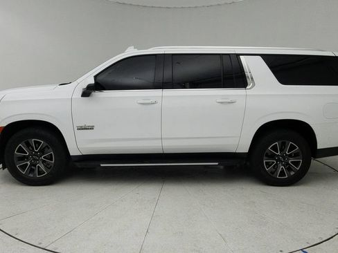Used 2021 Chevrolet Suburban LT w/ Luxury Package RWD image 4