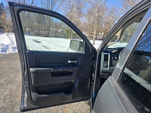 Used 2011 RAM 1500 Sport w/ Remote Start & Security Group image 16