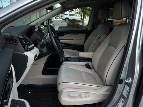 Used 2025 Honda Odyssey Touring image 8