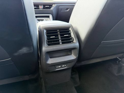 Used 2026 Volkswagen Tiguan SE FWD image 24