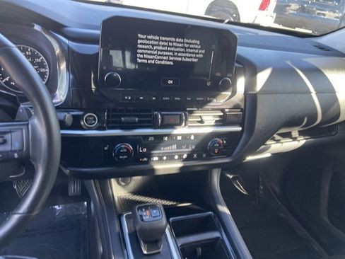 Used 2022 Nissan Pathfinder SL w/ SL Black Package image 19