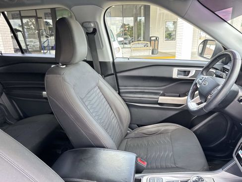 Used 2021 Ford Explorer XLT RWD image 10