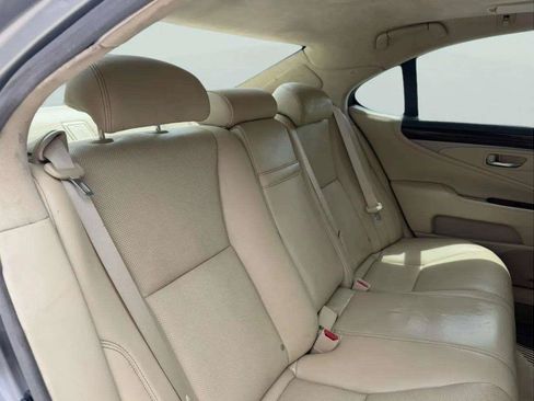 Used 2016 Lexus LS 460 w/ Comfort Package RWD image 50