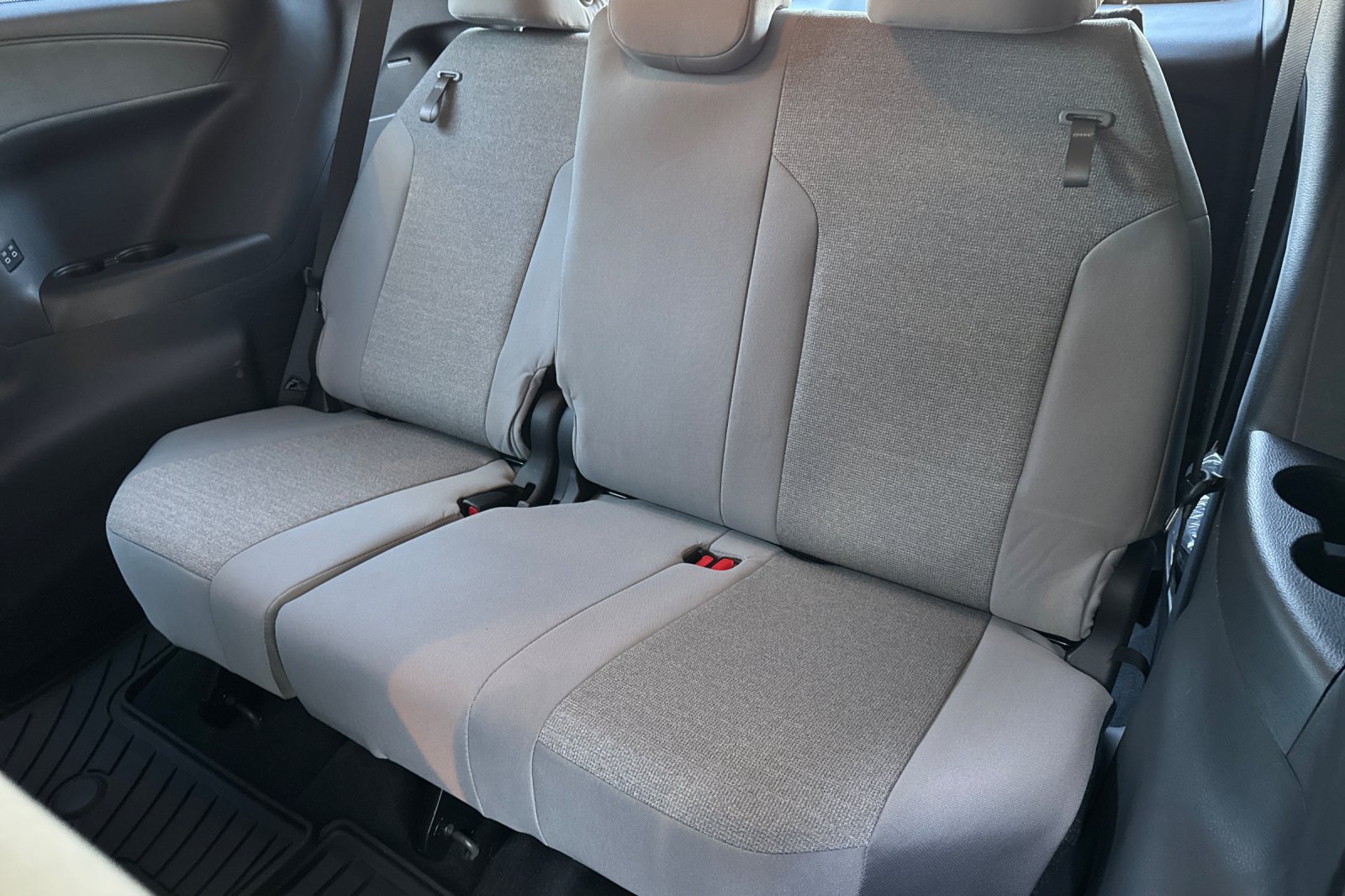 Certified 2026 Toyota Sienna LE FWD image 21