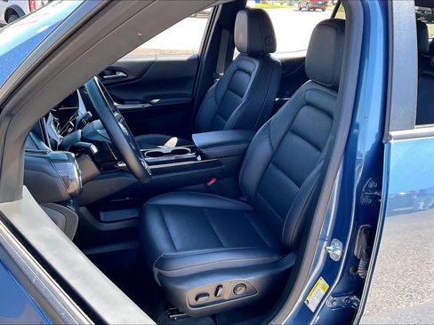 Used 2025 Chevrolet Equinox LT w/ Convenience Package II FWD image 8