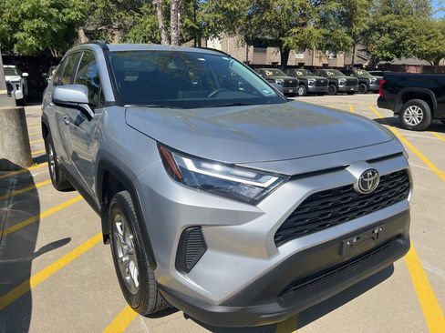 Used 2025 Toyota RAV4 XLE image 3