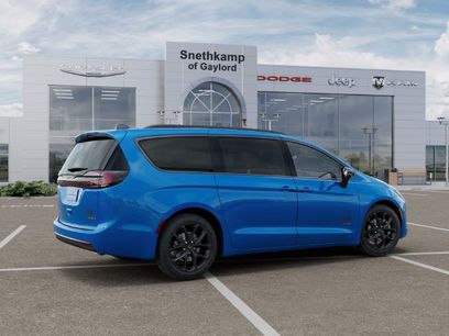New 2027 Chrysler Pacifica Select