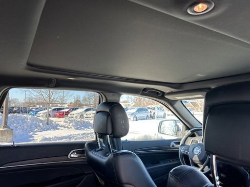 Used 2022 Jeep Grand Cherokee Limited image 9