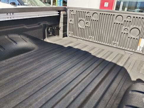 New 2026 Nissan Frontier PRO-4X w/ Pro-4x Convenience Package image 9