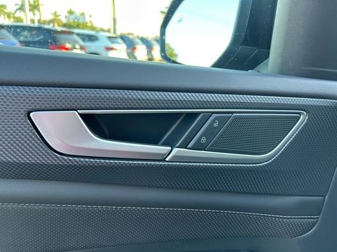 Used 2025 Volkswagen Atlas Cross Sport SEL image 12