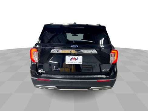 Used 2021 Ford Explorer XLT w/ Equipment Group 202A AWD/4WD image 8