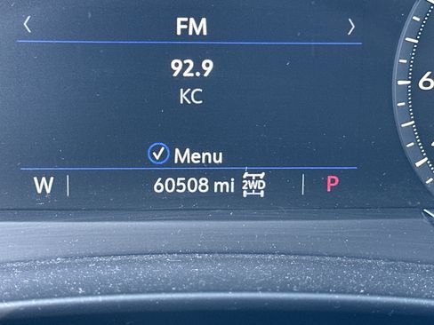 Used 2019 Cadillac XT4 Premium Luxury AWD/4WD image 2