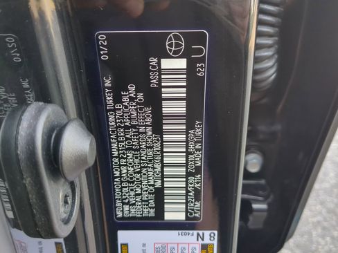 Used 2020 Toyota C-HR XLE image 26