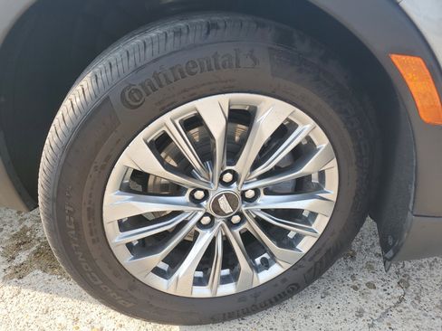 Used 2024 Cadillac XT4 Premium Luxury image 8