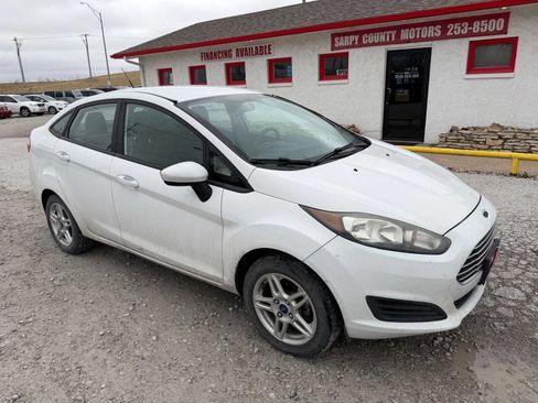 Used 2017 Ford Fiesta SE image 1