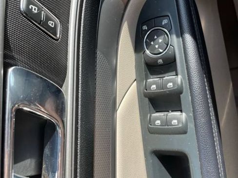 Used 2018 Ford Explorer XLT w/ Equipment Group 202A AWD/4WD image 9