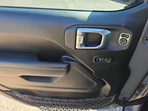 Used 2023 Jeep Gladiator Rubicon w/ LED Lighting Group image 18