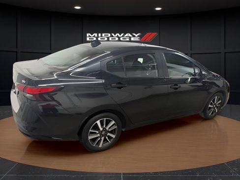 Used 2021 Nissan Versa SV FWD image 4