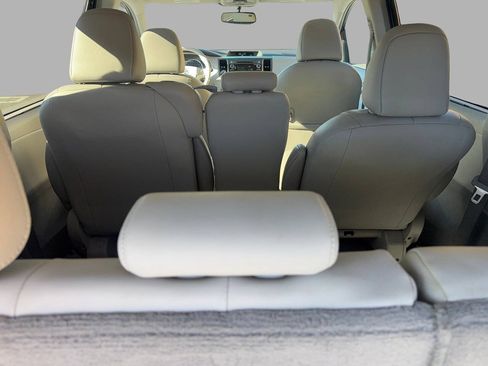 Used 2011 Toyota Sienna XLE FWD image 26