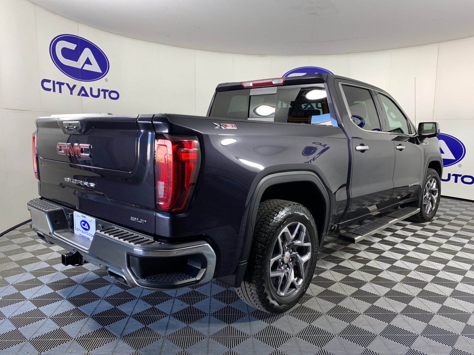 Used 2022 GMC Sierra 1500 SLT AWD/4WD image 3