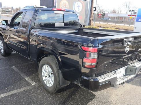 Certified 2024 Nissan Frontier SV w/ SV Convenience Package image 9