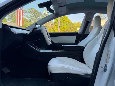 Used 2021 Tesla Model Y Long Range image 52