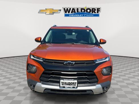 Used 2022 Chevrolet TrailBlazer LT w/ Premium Seating Package FWD image 2