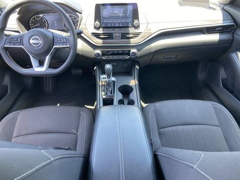 Used 2025 Nissan Altima 2.5 SV FWD image 15