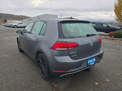 Used 2018 Volkswagen Golf SE image 3