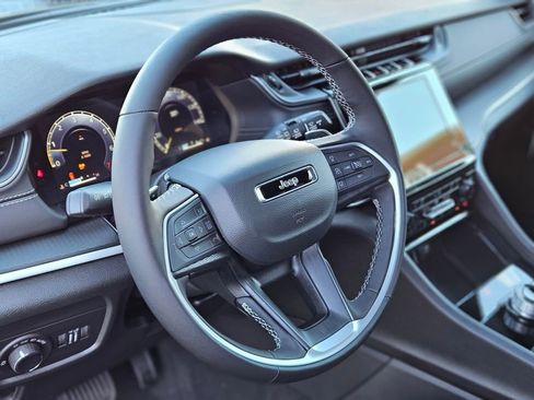 New 2025 Jeep Grand Cherokee Altitude image 19