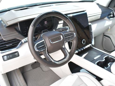 Used 2024 GMC Acadia Denali w/ Super Cruise Package image 17