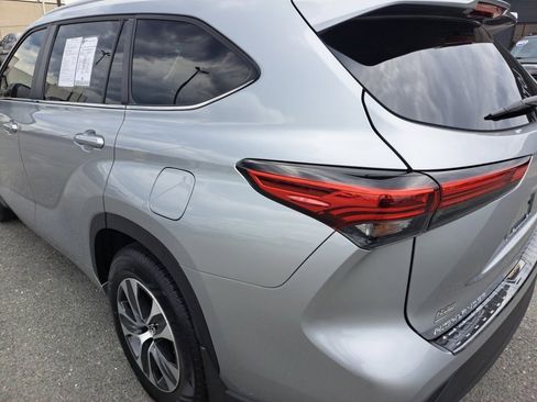 Used 2023 Toyota Highlander XLE FWD image 24
