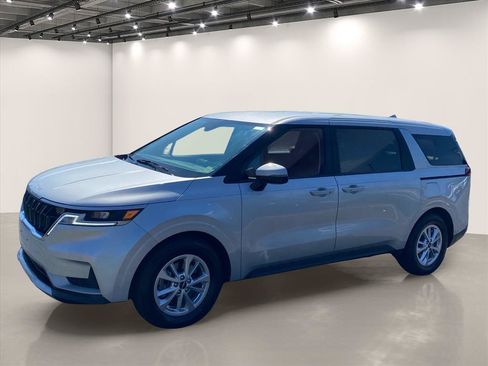 Certified 2022 Kia Carnival LX FWD image 4