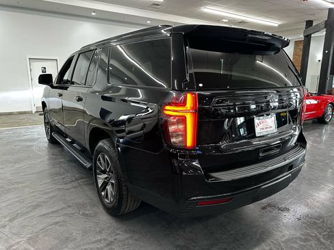 Used 2023 Chevrolet Suburban Z71 w/ Luxury Package AWD/4WD image 7