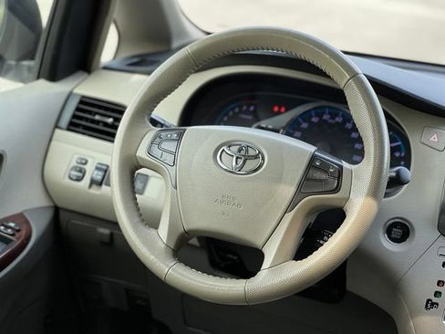Used 2013 Toyota Sienna XLE w/ Premium Pkg FWD image 30