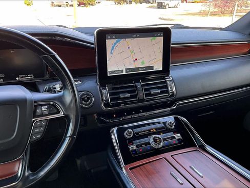 Used 2021 Lincoln Navigator Reserve image 7