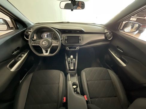 Used 2020 Nissan Kicks SV image 9