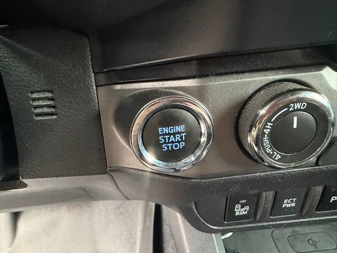 Used 2021 Toyota Tacoma TRD Off-Road w/ Technology Package AWD/4WD image 32