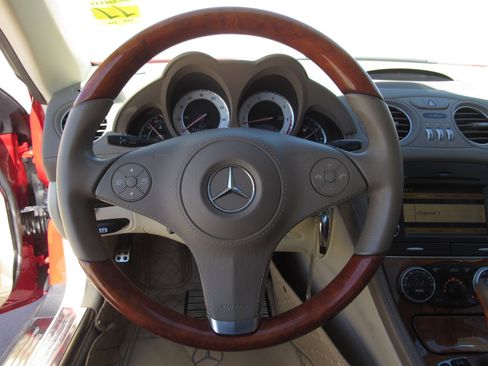 Used 2009 Mercedes-Benz SL 550 image 16