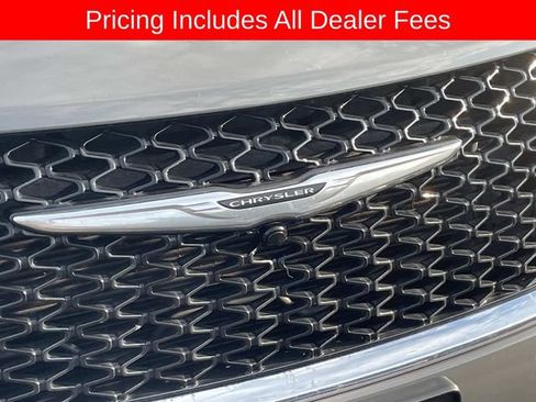 Used 2025 Chrysler Pacifica Select FWD image 12