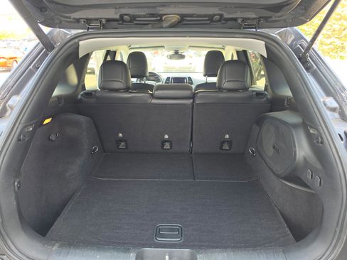 Used 2019 Jeep Cherokee Limited w/ Luxury Group AWD/4WD image 5