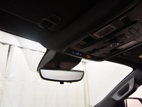 Used 2023 Chevrolet Suburban High Country image 29