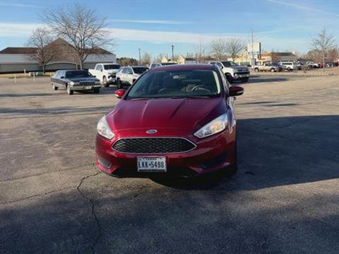 Used 2017 Ford Focus SE image 3