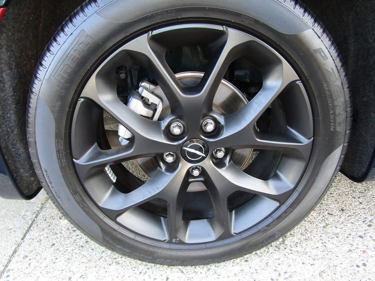 Used 2025 Chrysler Pacifica Limited FWD image 30
